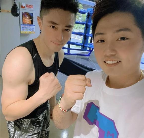 Từng bị chê ông chú bụng phệ, Hoắc Kiến Hoa hiện trẻ ra chục tuổi-2