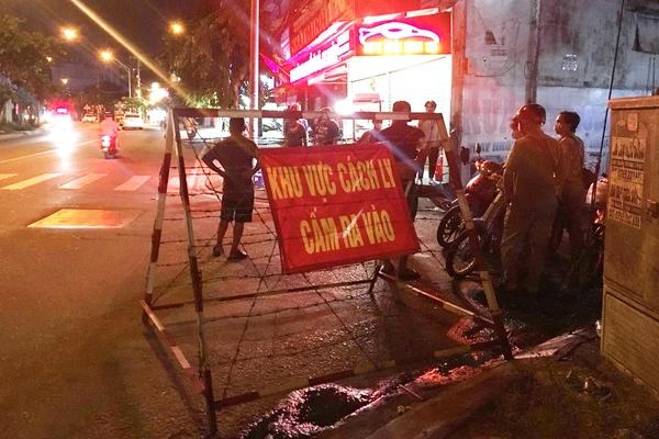 TP HCM: Hỏa hoạn kèm tiếng nổ lớn thiêu rụi 2 căn nhà, 3 căn khác cháy xém-4