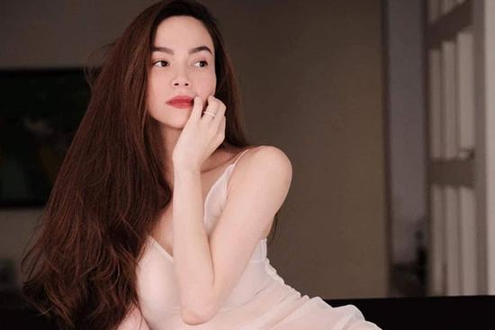 Hà Hồ diện đầm xuyên thấu, body phập phồng như trêu ngươi người nhìn