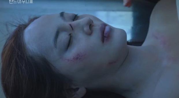 Fan Penthouse khóc cạn nước mắt vì Yoon Hee chết: Phim mất nhân tính!-5