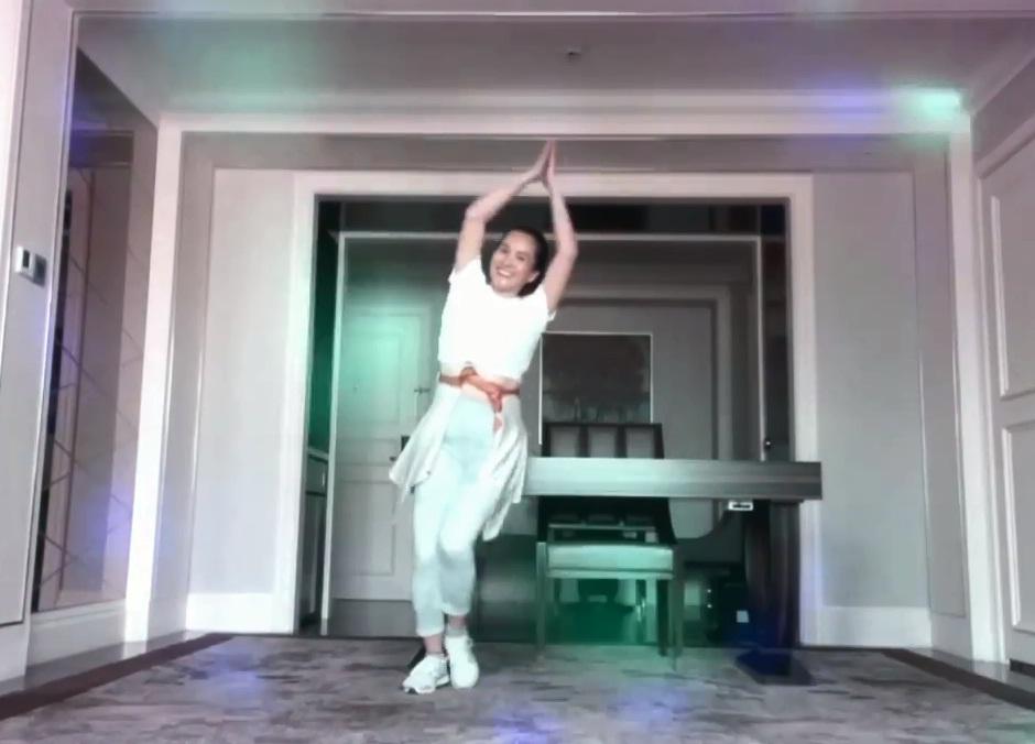 Vợ 7X của Bình Minh zẩy đầm cực sung, nhìn tưởng teen girl-7