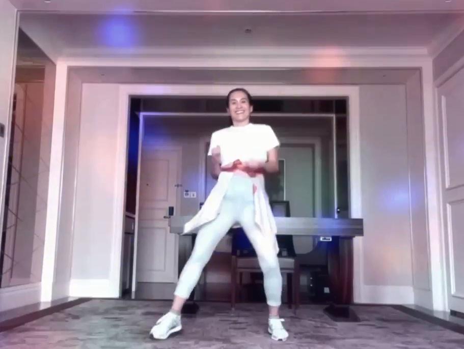 Vợ 7X của Bình Minh zẩy đầm cực sung, nhìn tưởng teen girl-8