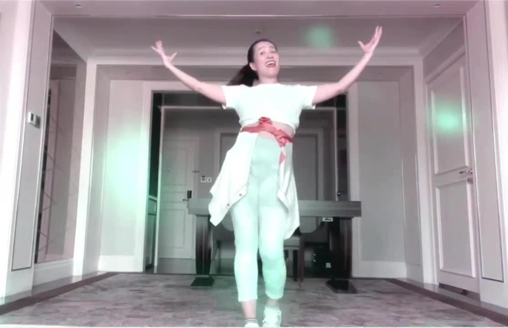 Vợ 7X của Bình Minh zẩy đầm cực sung, nhìn tưởng teen girl-10