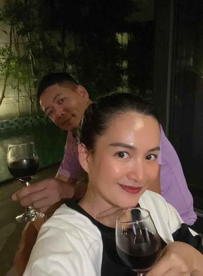 Vợ 7X của Bình Minh zẩy đầm cực sung, nhìn tưởng teen girl-12