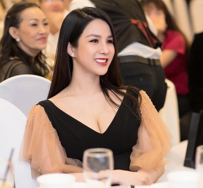 Cuộc sống của những người đẹp khỏa thân vì môi trường giờ ra sao?-10