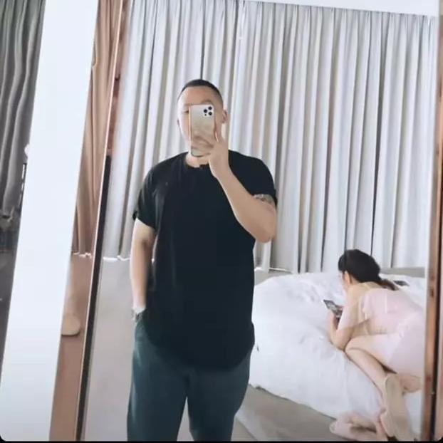 Giàu có tiếng nhưng Ngọc Trinh không ít lần dùng đồ như đồng nát-5