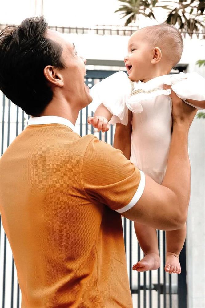 Hà Hồ - Kim Lý lôi cặp sinh đôi Lisa, Leon vần vũ chụp hình ton sur ton-3