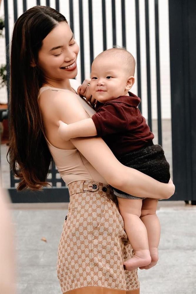 Hà Hồ - Kim Lý lôi cặp sinh đôi Lisa, Leon vần vũ chụp hình ton sur ton-4