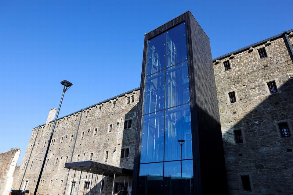 Chi hơn 80 triệu USD biến nhà tù thành khách sạn sang trọng-2