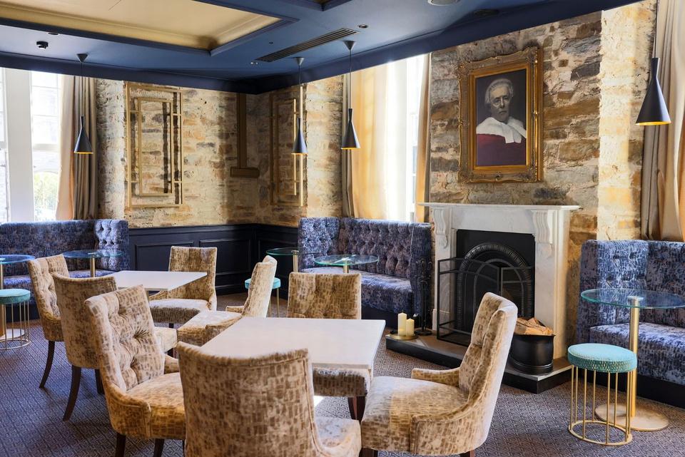 Chi hơn 80 triệu USD biến nhà tù thành khách sạn sang trọng-5