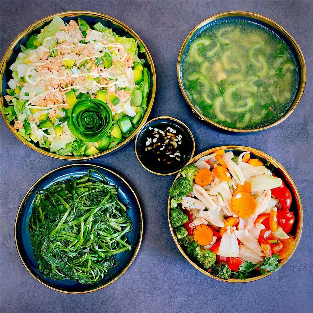 9X xinh đẹp khoe mâm cơm đều đặn 4 món mỗi ngày, hội chị em lác mắt-3