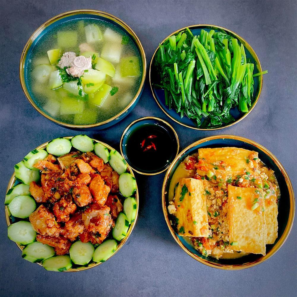 9X xinh đẹp khoe mâm cơm đều đặn 4 món mỗi ngày, hội chị em lác mắt-9