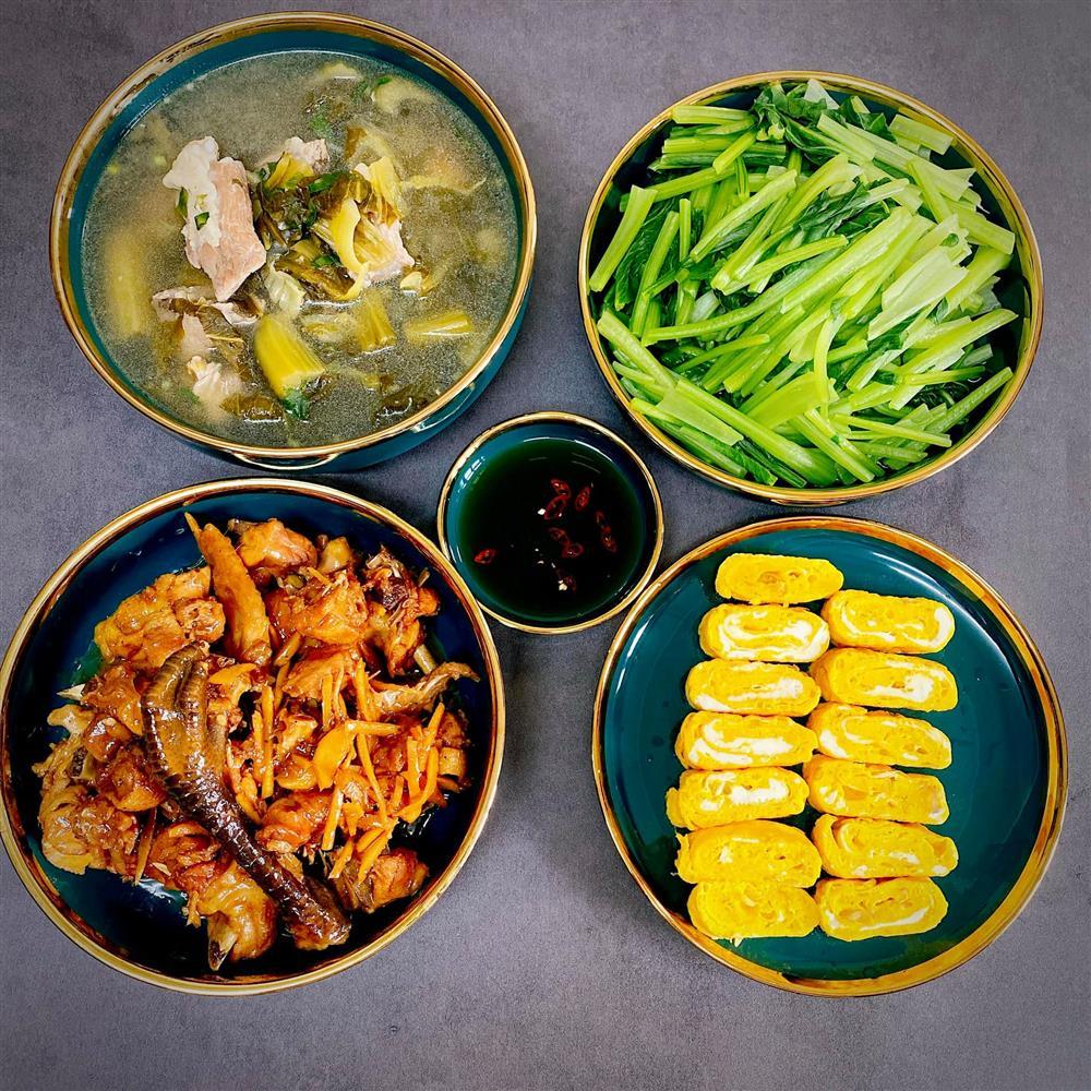 9X xinh đẹp khoe mâm cơm đều đặn 4 món mỗi ngày, hội chị em lác mắt-11