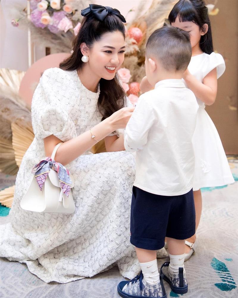 Lộ mặt mũi, tên thật con trai Á hậu Thanh Tú sau 2 năm giấu kín?-3