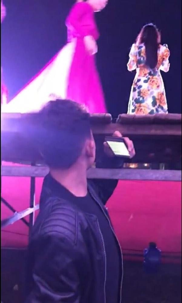 Phía Phi Nhung phản hồi clip Hồ Văn Cường chui gầm sân khấu hát bè-3