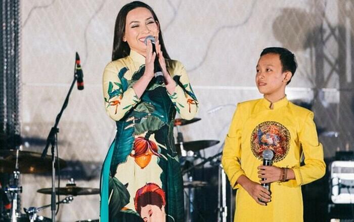 Phía Phi Nhung phản hồi clip Hồ Văn Cường chui gầm sân khấu hát bè-5