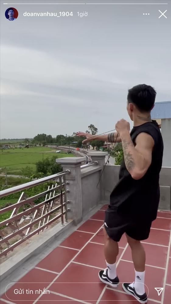 Văn Hậu ở nhà vẫn hạ gục hội mê trai: Thả diều mà mlem mlem-3