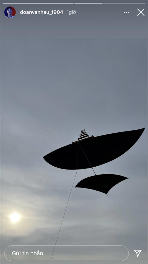 Văn Hậu ở nhà vẫn hạ gục hội mê trai: Thả diều mà mlem mlem-5