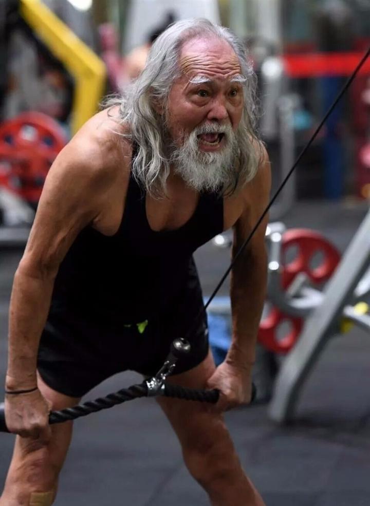 Tài tử đẹp lão nhất xứ Trung: 85 tuổi vẫn tập gym, catwalk cực ngầu-3