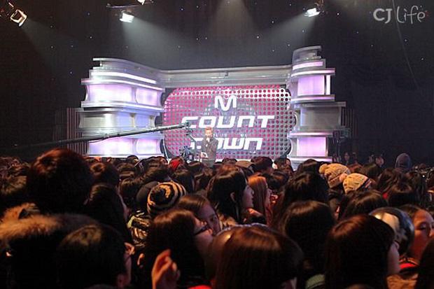 Đằng sau sân khấu ngắn ngủi, idol Kpop bị bào mòn sức khoẻ nặng nề-4