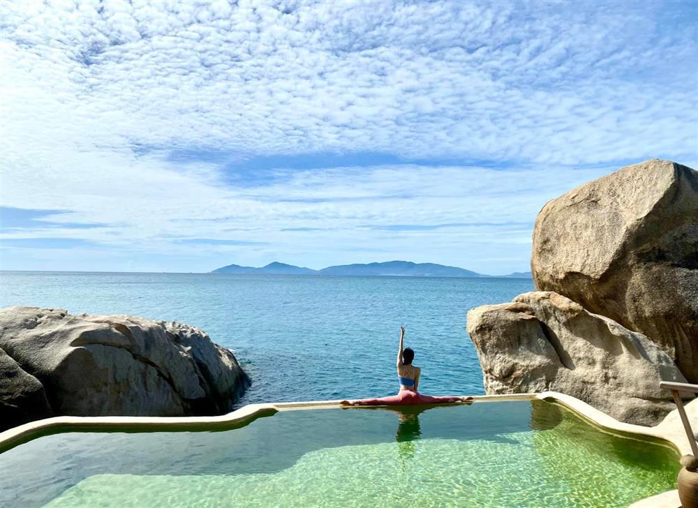 Quỳnh Nga mặc như nude tập yoga khiến Việt Anh bị réo tên không ngớt-7