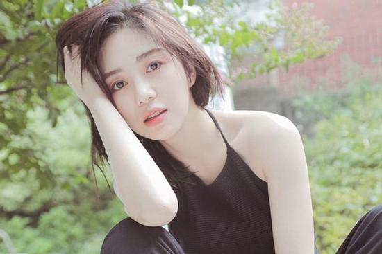 Mina (AOA) thừa nhận ngoại tình, giật bồ người khác