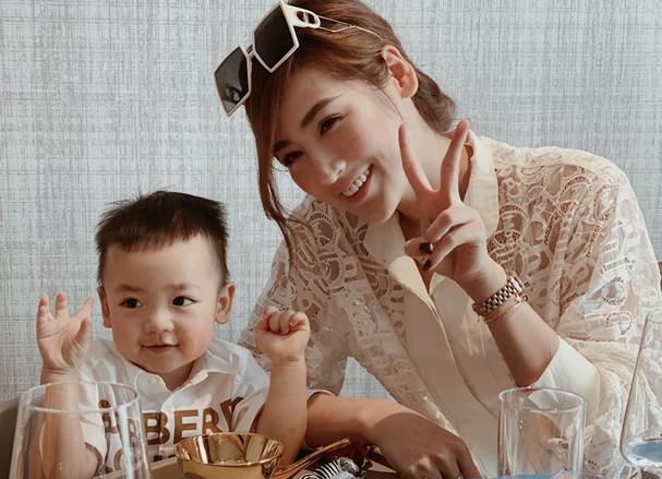 Á hậu Tú Anh toang mặt vì dùng hoạt chất Retinol peel da-1