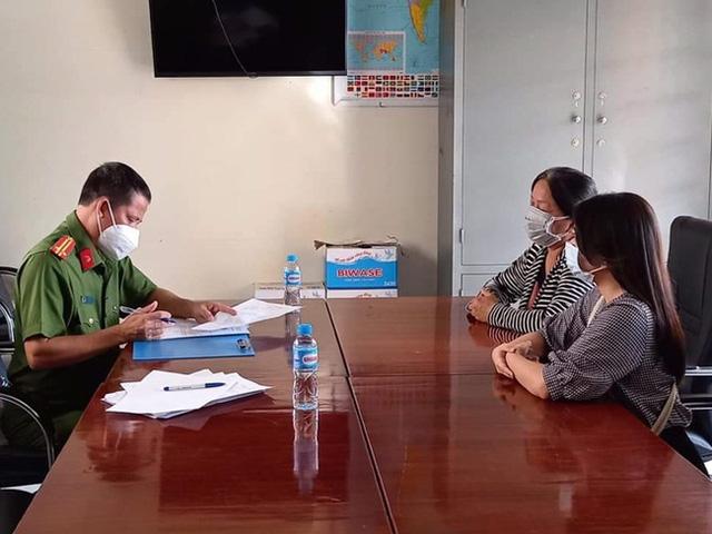 2 phụ nữ thông chốt kiểm dịch, chửi bới lực lượng chức năng bị phạt 5 triệu-1