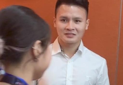 Quang Hải chụp ảnh với gái lạ, bồ tin đồn có hành động dằn mặt-1