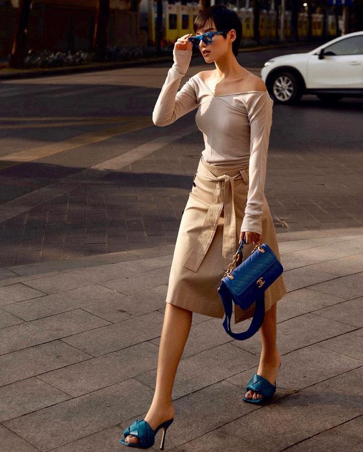 Cạch mặt nhưng Hà Hồ - Lệ Quyên đụng hàng món đồ 30 triệu xịn sò-8