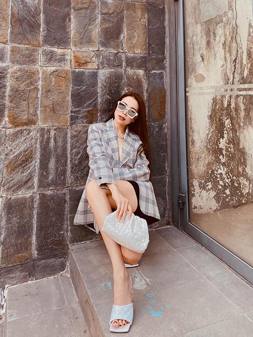 Cạch mặt nhưng Hà Hồ - Lệ Quyên đụng hàng món đồ 30 triệu xịn sò-12