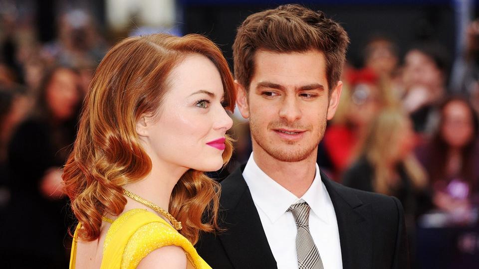 Andrew Garfield và Emma Stone nảy sinh tình cảm sau khi tham gia The Amazing Spider-Man (2011). Trong cuộc phỏng vấn với Vogue năm 2014, Stone thừa nhận cô có tình cảm sâu đậm với 