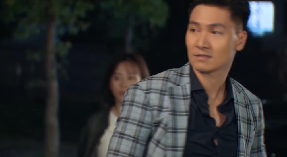 Hương Vị Tình Thân tập 55: Nam đỡ cho Long 1 nhát dao từ gã chí phèo-4