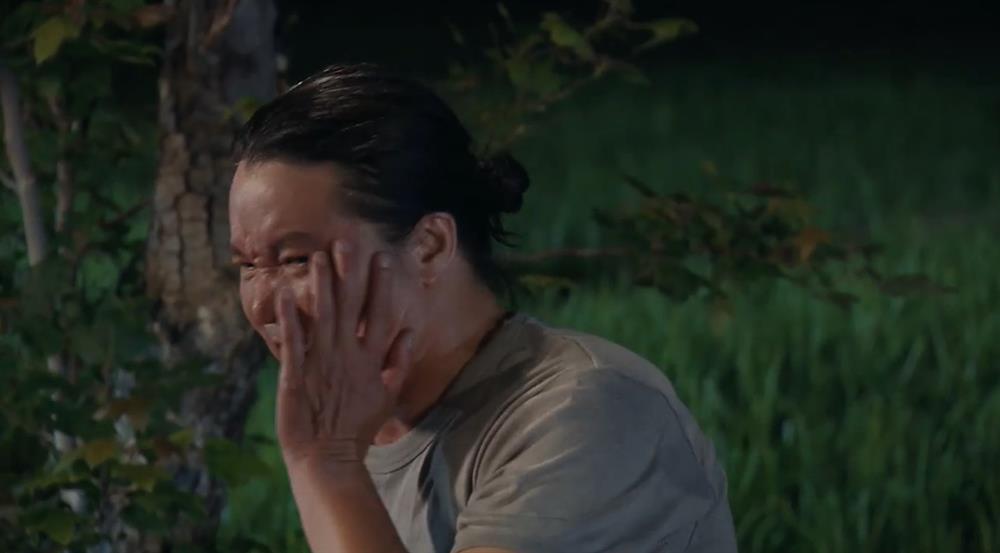 Hương Vị Tình Thân tập 55: Nam đỡ cho Long 1 nhát dao từ gã chí phèo-5