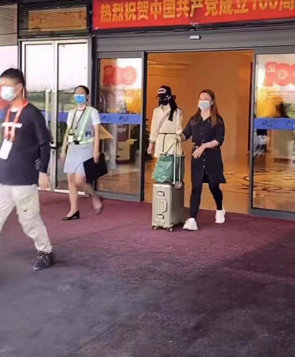 Triệu Lệ Dĩnh xuất hiện sau tin tái hợp Phùng Thiệu Phong-4