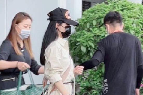 Triệu Lệ Dĩnh xuất hiện sau tin tái hợp Phùng Thiệu Phong