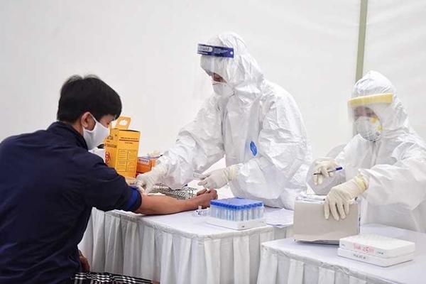 TPHCM: Bệnh nhân Covid-19 nặng 140kg thoát chết sau trụy tim-3