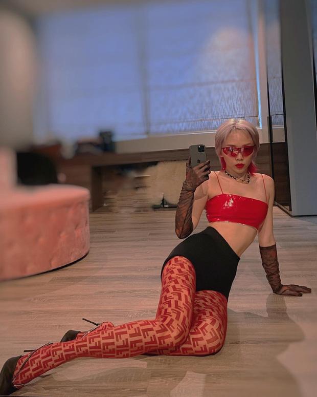 Tóc Tiên phanh áo, thả rông lộ chân ngực-8