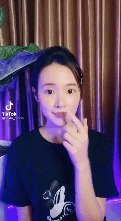 Midu tiết lộ cân nặng báo động, bàn chân gân guốc trơ cả xương-3