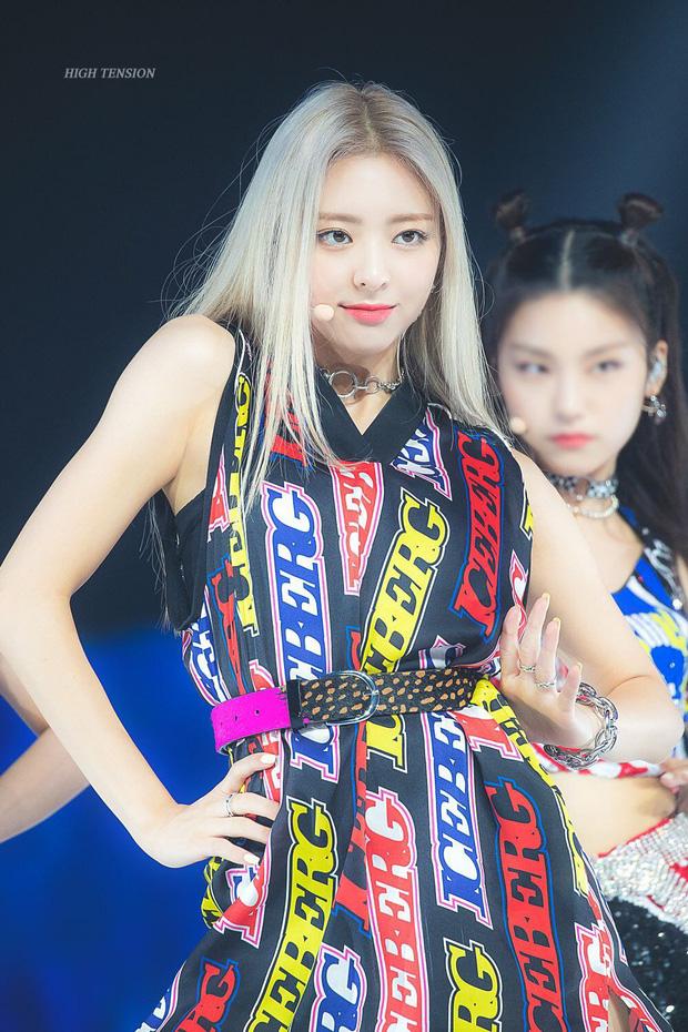 Đàn em TWICE cover hit của BTS, netizen ném đá vì biểu cảm lố-1