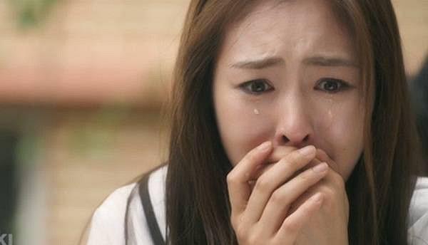 Vỡ bát, chân chảy máu nhưng phản ứng của bạn trai khiến tôi đứng hình-1