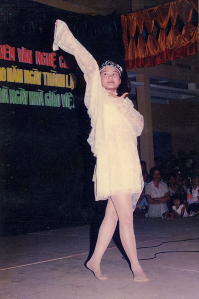 Không thể nhận ra Vy Oanh thời mới vào showbiz, đập đi xây lại là có thật!-1