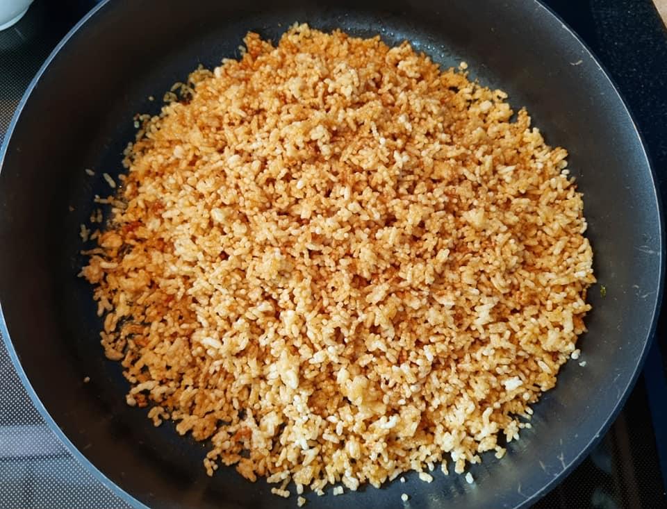 Tranh thủ trời nắng, ghim ngay cách làm món cơm chiên giòn ăn lai rai mãi không chán-7