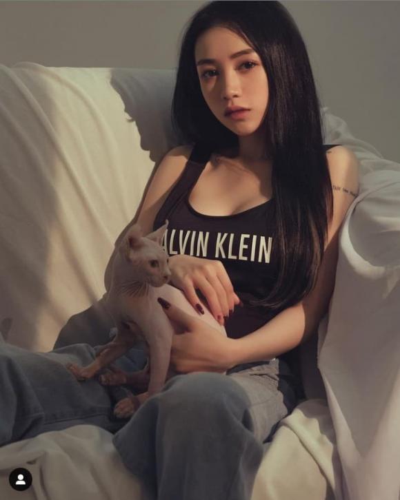 Con gái Minh Nhựa công khai nâng ngực, 3 tháng chưa dám bế con-4