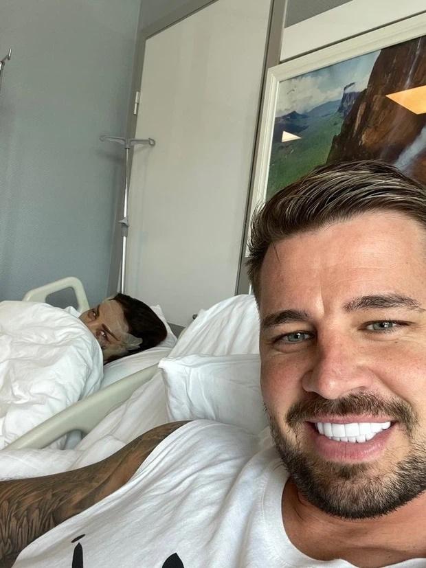 Người mẫu xứ Anh nghiện thẩm mỹ: Cả người cắm đầy ống dịch, mặt biến dạng-5