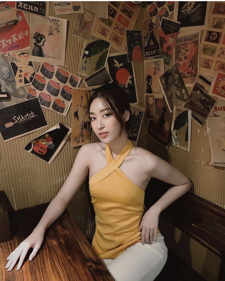 Ninh Dương Lan Ngọc, Chi Pu khoe vai gợi cảm với mốt váy áo cổ yếm-4