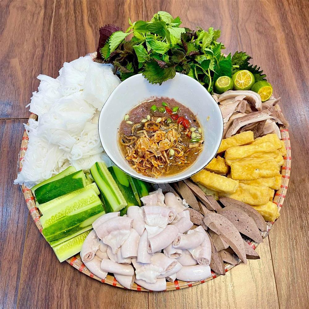 Mát trời học 8X làm lòng dồi lợn luộc ăn chơi, nếm thử mê luôn-3