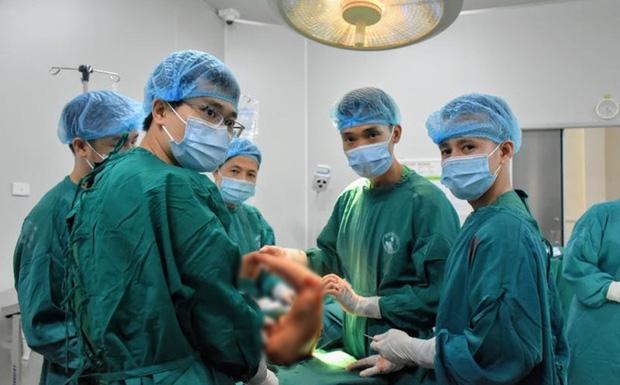 Rùng mình: Người phụ nữ 58 tuổi bị máy cưa cắt lìa cánh tay phải-2