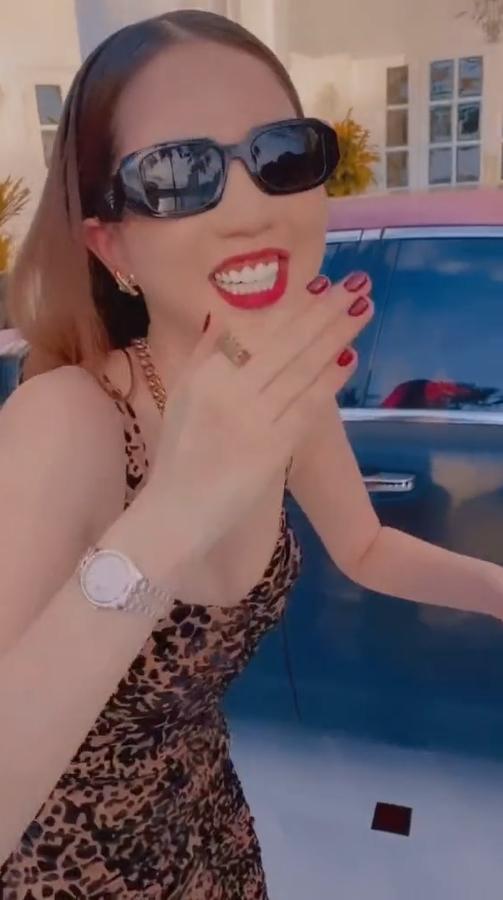 Vũ Khắc Tiệp bóp cổ Ngọc Trinh khiến mẫu nội y lộ nét xấu khó sửa-6