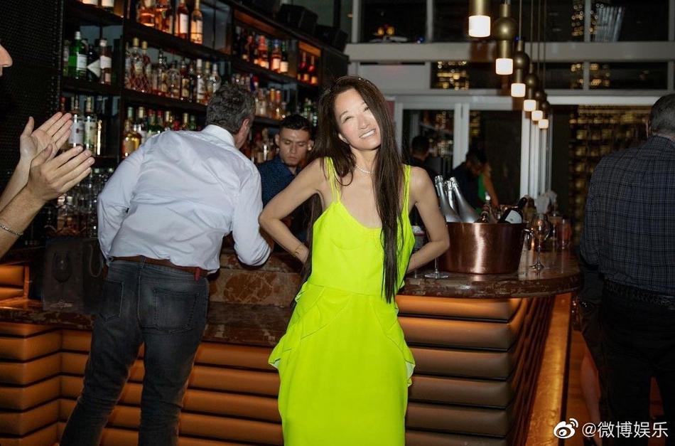 Bà tiên váy cưới Vera Wang ăn gì mà 72 tuổi vẫn trẻ như gái 30?-4